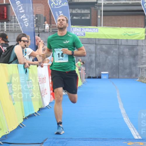 11.08.2024 - GEWOBA Citytriathlon Bremen Lena Gebhardt http://msf.ph/oto/6789195 11.08.2024 11:26:04 Ziel 14 meine-sportfotos.de