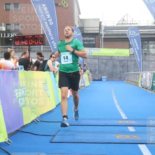 11.08.2024 - GEWOBA Citytriathlon Bremen Lena Gebhardt http://msf.ph/oto/6789199 11.08.2024 11:26:05 Ziel 14 meine-sportfotos.de