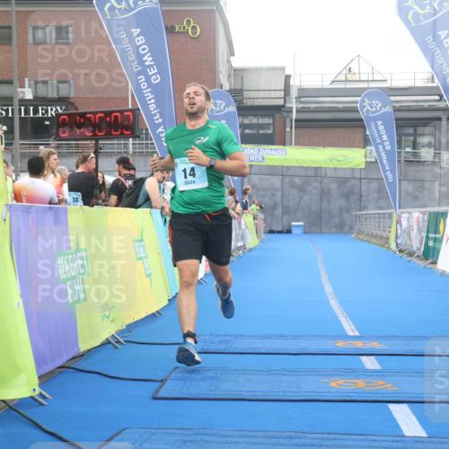 11.08.2024 - GEWOBA Citytriathlon Bremen Lena Gebhardt http://msf.ph/oto/6789201 11.08.2024 11:26:05 Ziel 14 meine-sportfotos.de