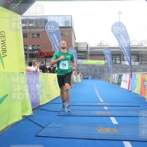 11.08.2024 - GEWOBA Citytriathlon Bremen Lena Gebhardt http://msf.ph/oto/6789203 11.08.2024 11:26:05 Ziel 14 meine-sportfotos.de