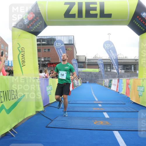 11.08.2024 - GEWOBA Citytriathlon Bremen Lena Gebhardt http://msf.ph/oto/6789204 11.08.2024 11:26:06 Ziel 14 meine-sportfotos.de