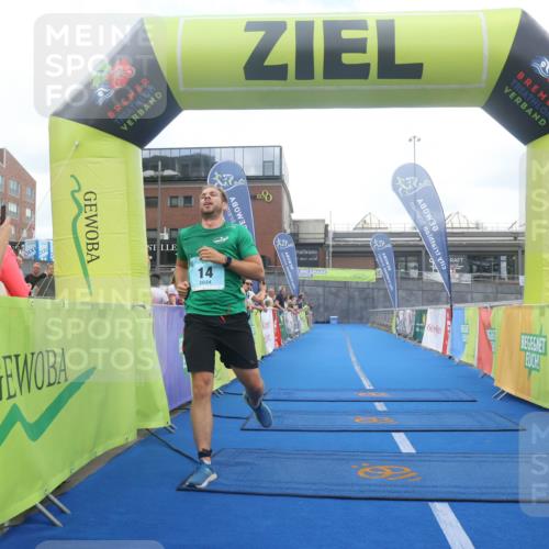 11.08.2024 - GEWOBA Citytriathlon Bremen Lena Gebhardt http://msf.ph/oto/6789207 11.08.2024 11:26:06 Ziel 14 meine-sportfotos.de