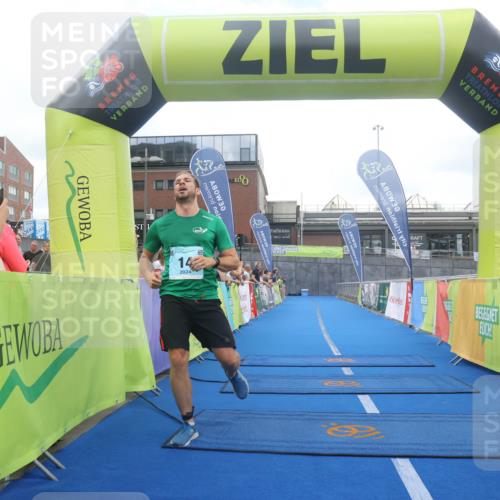 11.08.2024 - GEWOBA Citytriathlon Bremen Lena Gebhardt http://msf.ph/oto/6789208 11.08.2024 11:26:06 Ziel 14 meine-sportfotos.de