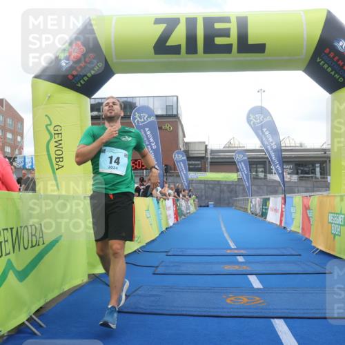 11.08.2024 - GEWOBA Citytriathlon Bremen Lena Gebhardt http://msf.ph/oto/6789209 11.08.2024 11:26:06 Ziel 14 meine-sportfotos.de