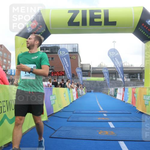 11.08.2024 - GEWOBA Citytriathlon Bremen Lena Gebhardt http://msf.ph/oto/6789212 11.08.2024 11:26:07 Ziel 14 meine-sportfotos.de