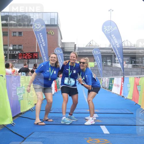 11.08.2024 - GEWOBA Citytriathlon Bremen Lena Gebhardt http://msf.ph/oto/6789215 11.08.2024 11:26:18 Ziel  meine-sportfotos.de