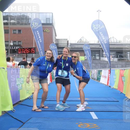 11.08.2024 - GEWOBA Citytriathlon Bremen Lena Gebhardt http://msf.ph/oto/6789216 11.08.2024 11:26:18 Ziel  meine-sportfotos.de