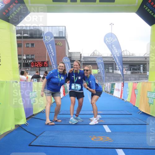 11.08.2024 - GEWOBA Citytriathlon Bremen Lena Gebhardt http://msf.ph/oto/6789219 11.08.2024 11:26:18 Ziel  meine-sportfotos.de