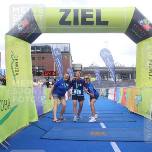 11.08.2024 - GEWOBA Citytriathlon Bremen Lena Gebhardt http://msf.ph/oto/6789221 11.08.2024 11:26:19 Ziel  meine-sportfotos.de