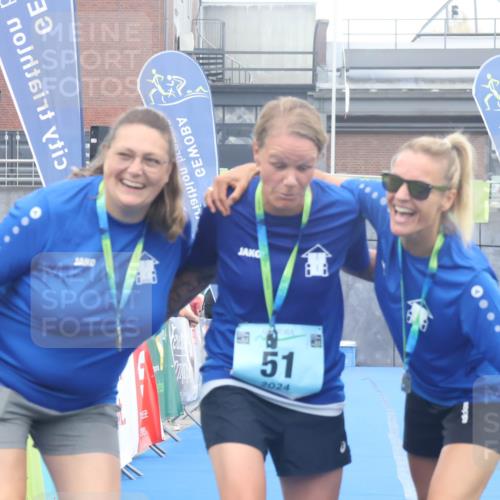 11.08.2024 - GEWOBA Citytriathlon Bremen Lena Gebhardt http://msf.ph/oto/6789229 11.08.2024 11:26:20 Ziel  meine-sportfotos.de