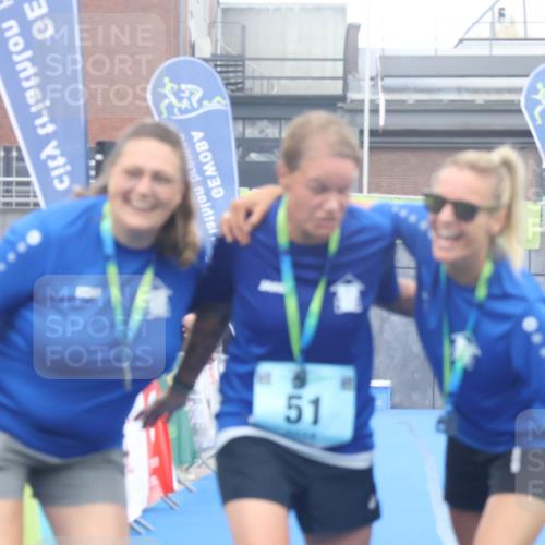 11.08.2024 - GEWOBA Citytriathlon Bremen Lena Gebhardt http://msf.ph/oto/6789230 11.08.2024 11:26:20 Ziel  meine-sportfotos.de