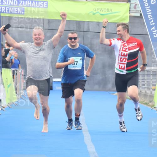 11.08.2024 - GEWOBA Citytriathlon Bremen Lena Gebhardt http://msf.ph/oto/6789241 11.08.2024 11:26:32 Ziel 67 meine-sportfotos.de
