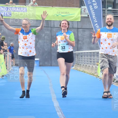 11.08.2024 - GEWOBA Citytriathlon Bremen Lena Gebhardt http://msf.ph/oto/6789306 11.08.2024 11:27:00 Ziel 32 meine-sportfotos.de