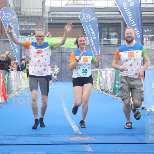 11.08.2024 - GEWOBA Citytriathlon Bremen Lena Gebhardt http://msf.ph/oto/6789320 11.08.2024 11:27:02 Ziel 32, 44 meine-sportfotos.de