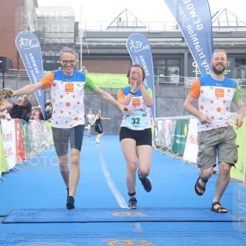 11.08.2024 - GEWOBA Citytriathlon Bremen Lena Gebhardt http://msf.ph/oto/6789323 11.08.2024 11:27:03 Ziel 32, 44 meine-sportfotos.de