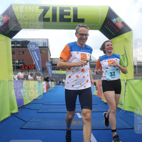 11.08.2024 - GEWOBA Citytriathlon Bremen Lena Gebhardt http://msf.ph/oto/6789342 11.08.2024 11:27:05 Ziel 6, 32, 44 meine-sportfotos.de