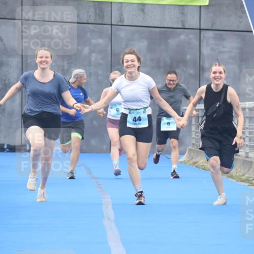 11.08.2024 - GEWOBA Citytriathlon Bremen Lena Gebhardt http://msf.ph/oto/6789349 11.08.2024 11:27:07 Ziel 6, 32, 44 meine-sportfotos.de