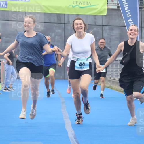 11.08.2024 - GEWOBA Citytriathlon Bremen Lena Gebhardt http://msf.ph/oto/6789361 11.08.2024 11:27:09 Ziel 6, 32, 44 meine-sportfotos.de