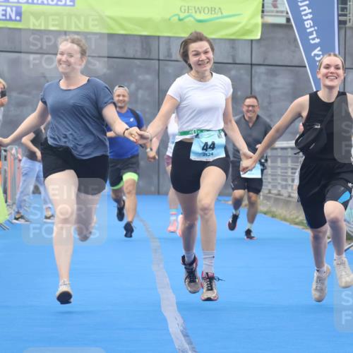 11.08.2024 - GEWOBA Citytriathlon Bremen Lena Gebhardt http://msf.ph/oto/6789362 11.08.2024 11:27:09 Ziel 6, 32, 44 meine-sportfotos.de