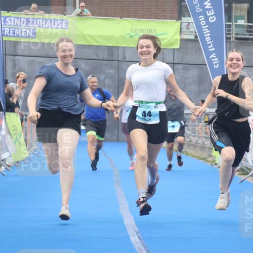 11.08.2024 - GEWOBA Citytriathlon Bremen Lena Gebhardt http://msf.ph/oto/6789365 11.08.2024 11:27:09 Ziel 6, 32, 44 meine-sportfotos.de