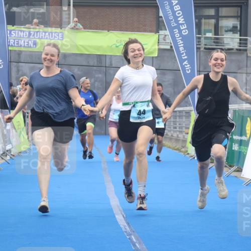 11.08.2024 - GEWOBA Citytriathlon Bremen Lena Gebhardt http://msf.ph/oto/6789367 11.08.2024 11:27:10 Ziel 6, 32, 44 meine-sportfotos.de