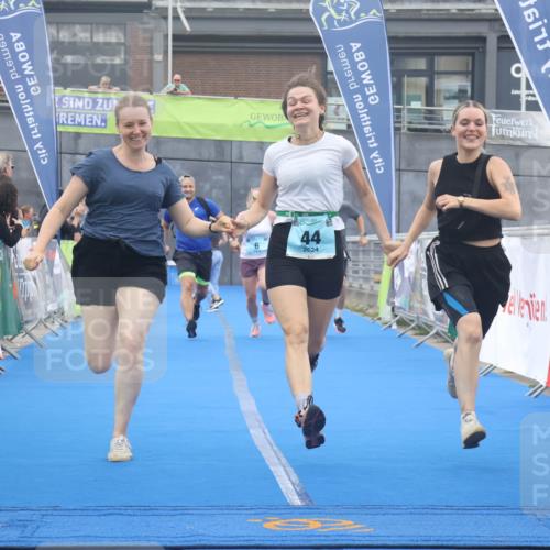 11.08.2024 - GEWOBA Citytriathlon Bremen Lena Gebhardt http://msf.ph/oto/6789373 11.08.2024 11:27:10 Ziel 6, 32, 44 meine-sportfotos.de