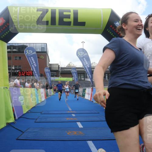 11.08.2024 - GEWOBA Citytriathlon Bremen Lena Gebhardt http://msf.ph/oto/6789391 11.08.2024 11:27:12 Ziel 6, 7, 44 meine-sportfotos.de
