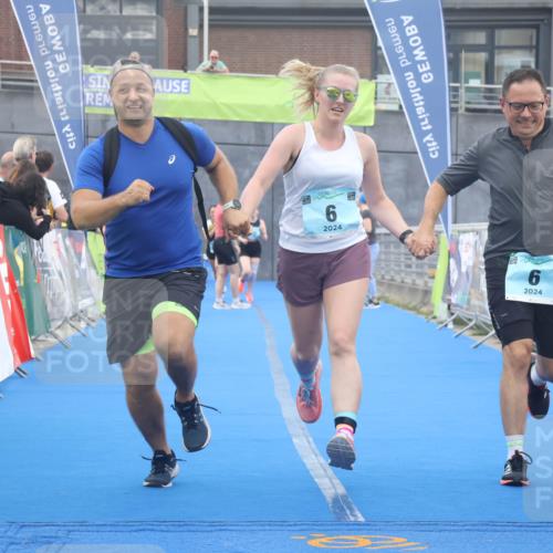 11.08.2024 - GEWOBA Citytriathlon Bremen Lena Gebhardt http://msf.ph/oto/6789397 11.08.2024 11:27:14 Ziel 6, 7, 42, 44 meine-sportfotos.de