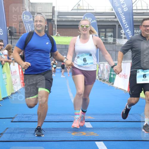 11.08.2024 - GEWOBA Citytriathlon Bremen Lena Gebhardt http://msf.ph/oto/6789405 11.08.2024 11:27:15 Ziel 6, 7, 42, 44 meine-sportfotos.de