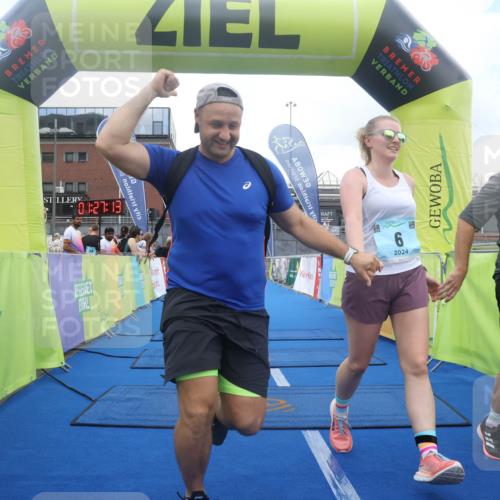 11.08.2024 - GEWOBA Citytriathlon Bremen Lena Gebhardt http://msf.ph/oto/6789415 11.08.2024 11:27:16 Ziel 6, 7, 42, 44 meine-sportfotos.de
