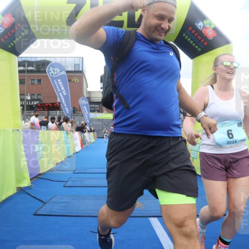 11.08.2024 - GEWOBA Citytriathlon Bremen Lena Gebhardt http://msf.ph/oto/6789417 11.08.2024 11:27:16 Ziel 6, 7, 42, 44 meine-sportfotos.de