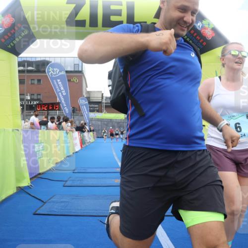 11.08.2024 - GEWOBA Citytriathlon Bremen Lena Gebhardt http://msf.ph/oto/6789418 11.08.2024 11:27:16 Ziel 6, 7, 42, 44 meine-sportfotos.de