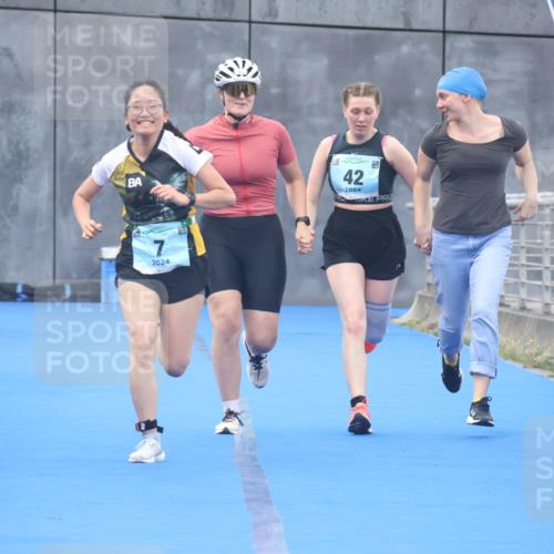 11.08.2024 - GEWOBA Citytriathlon Bremen Lena Gebhardt http://msf.ph/oto/6789420 11.08.2024 11:27:19 Ziel 6, 7, 42, 44 meine-sportfotos.de