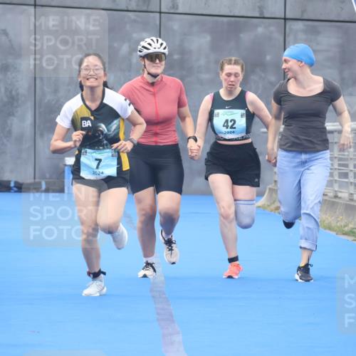 11.08.2024 - GEWOBA Citytriathlon Bremen Lena Gebhardt http://msf.ph/oto/6789422 11.08.2024 11:27:19 Ziel 6, 7, 42, 44 meine-sportfotos.de