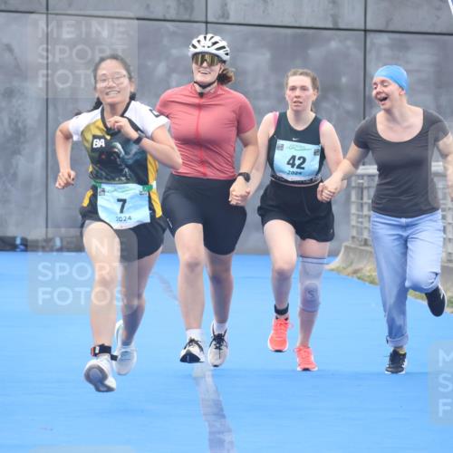 11.08.2024 - GEWOBA Citytriathlon Bremen Lena Gebhardt http://msf.ph/oto/6789423 11.08.2024 11:27:19 Ziel 6, 7, 42, 44 meine-sportfotos.de