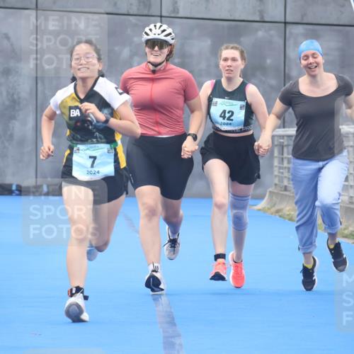 11.08.2024 - GEWOBA Citytriathlon Bremen Lena Gebhardt http://msf.ph/oto/6789425 11.08.2024 11:27:19 Ziel 6, 7, 42, 44 meine-sportfotos.de