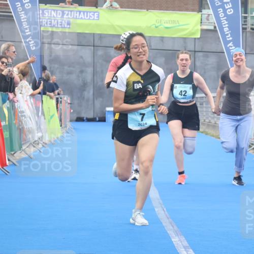 11.08.2024 - GEWOBA Citytriathlon Bremen Lena Gebhardt http://msf.ph/oto/6789431 11.08.2024 11:27:21 Ziel 6, 7, 42 meine-sportfotos.de