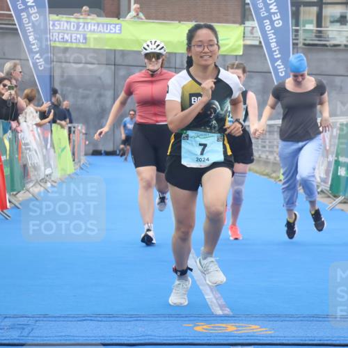 11.08.2024 - GEWOBA Citytriathlon Bremen Lena Gebhardt http://msf.ph/oto/6789436 11.08.2024 11:27:22 Ziel 6, 7, 42 meine-sportfotos.de