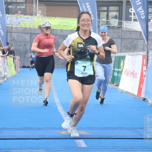 11.08.2024 - GEWOBA Citytriathlon Bremen Lena Gebhardt http://msf.ph/oto/6789438 11.08.2024 11:27:22 Ziel 6, 7, 42 meine-sportfotos.de