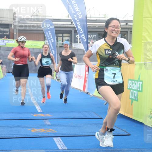 11.08.2024 - GEWOBA Citytriathlon Bremen Lena Gebhardt http://msf.ph/oto/6789444 11.08.2024 11:27:23 Ziel 6, 7, 42 meine-sportfotos.de