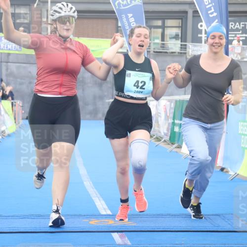 11.08.2024 - GEWOBA Citytriathlon Bremen Lena Gebhardt http://msf.ph/oto/6789447 11.08.2024 11:27:23 Ziel 6, 7, 42 meine-sportfotos.de