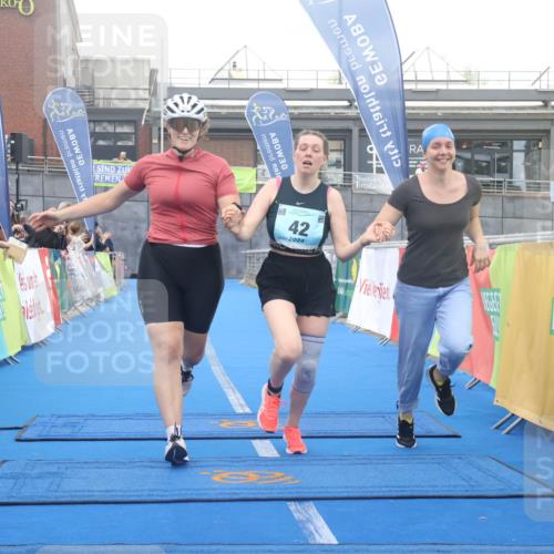 11.08.2024 - GEWOBA Citytriathlon Bremen Lena Gebhardt http://msf.ph/oto/6789450 11.08.2024 11:27:24 Ziel 7, 42 meine-sportfotos.de