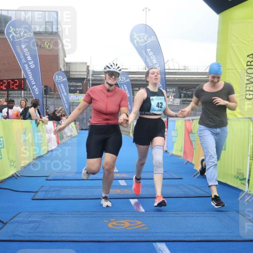 11.08.2024 - GEWOBA Citytriathlon Bremen Lena Gebhardt http://msf.ph/oto/6789453 11.08.2024 11:27:24 Ziel 7, 42 meine-sportfotos.de