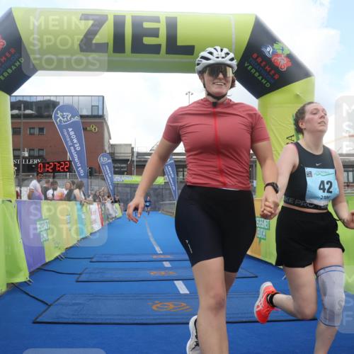 11.08.2024 - GEWOBA Citytriathlon Bremen Lena Gebhardt http://msf.ph/oto/6789460 11.08.2024 11:27:25 Ziel 7, 42 meine-sportfotos.de