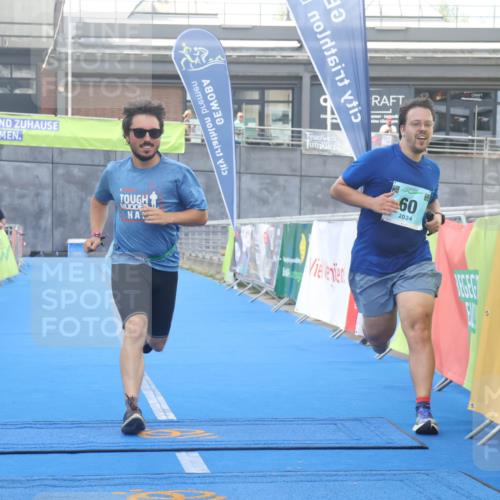 11.08.2024 - GEWOBA Citytriathlon Bremen Lena Gebhardt http://msf.ph/oto/6789485 11.08.2024 11:27:32 Ziel  meine-sportfotos.de