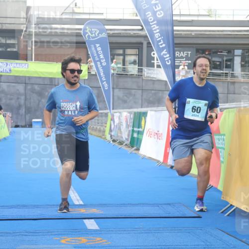 11.08.2024 - GEWOBA Citytriathlon Bremen Lena Gebhardt http://msf.ph/oto/6789486 11.08.2024 11:27:32 Ziel  meine-sportfotos.de