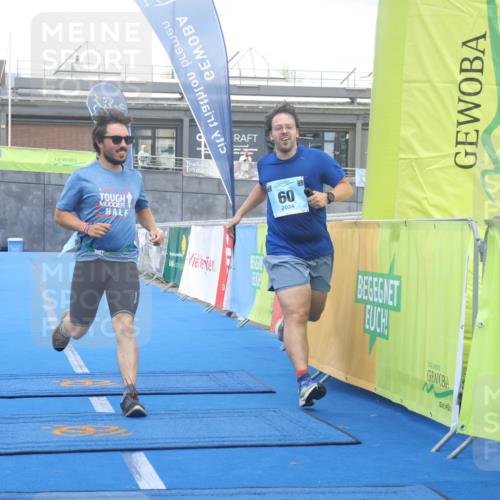 11.08.2024 - GEWOBA Citytriathlon Bremen Lena Gebhardt http://msf.ph/oto/6789488 11.08.2024 11:27:32 Ziel  meine-sportfotos.de