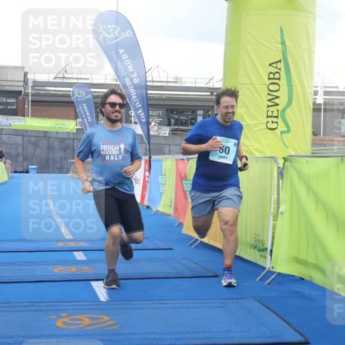 11.08.2024 - GEWOBA Citytriathlon Bremen Lena Gebhardt http://msf.ph/oto/6789493 11.08.2024 11:27:32 Ziel  meine-sportfotos.de