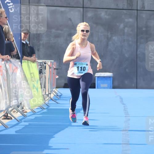 11.08.2024 - GEWOBA Citytriathlon Bremen Lena Gebhardt http://msf.ph/oto/6789505 11.08.2024 11:27:49 Ziel 110 meine-sportfotos.de