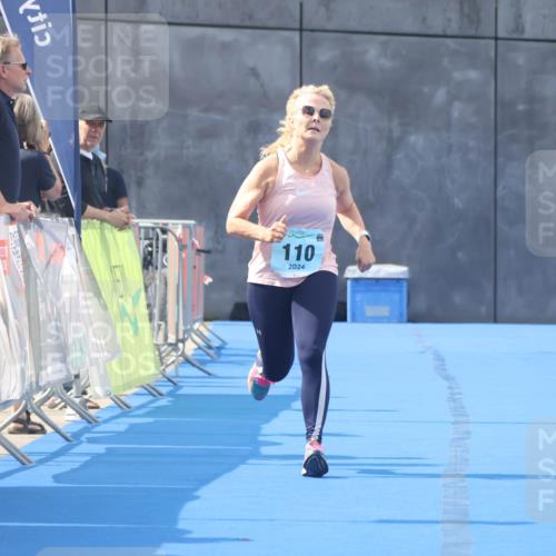 11.08.2024 - GEWOBA Citytriathlon Bremen Lena Gebhardt http://msf.ph/oto/6789507 11.08.2024 11:27:49 Ziel 110 meine-sportfotos.de